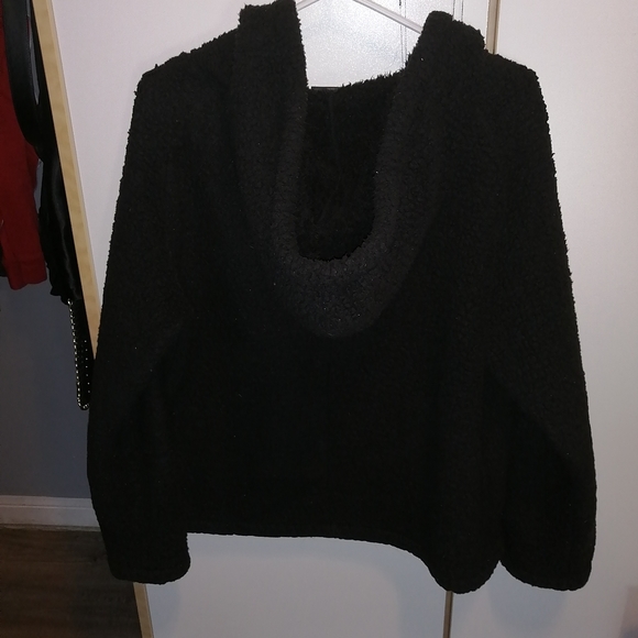 Fuzzy Sherpa hoodie - black - Picture 4 of 5